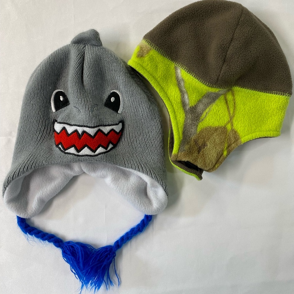 Bundle 2 Kids Winter Hats Gray Shark Knit Hot Shot Green Brown Camo OS 4-7